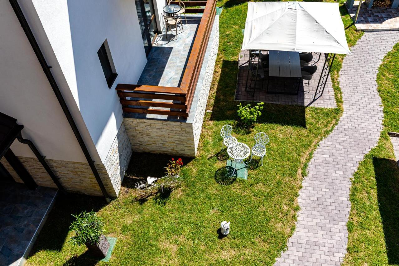 Yael Luxury 2