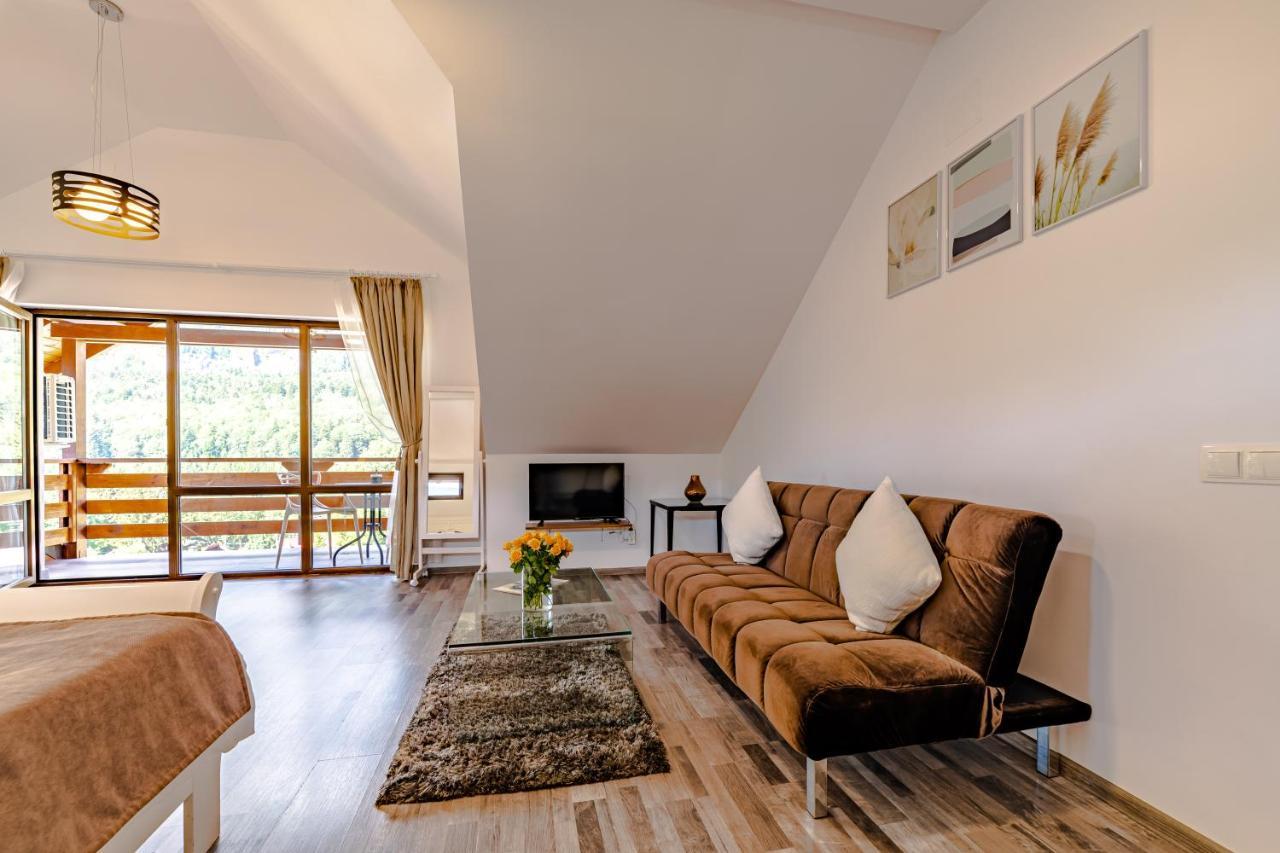 Yael Luxury 2