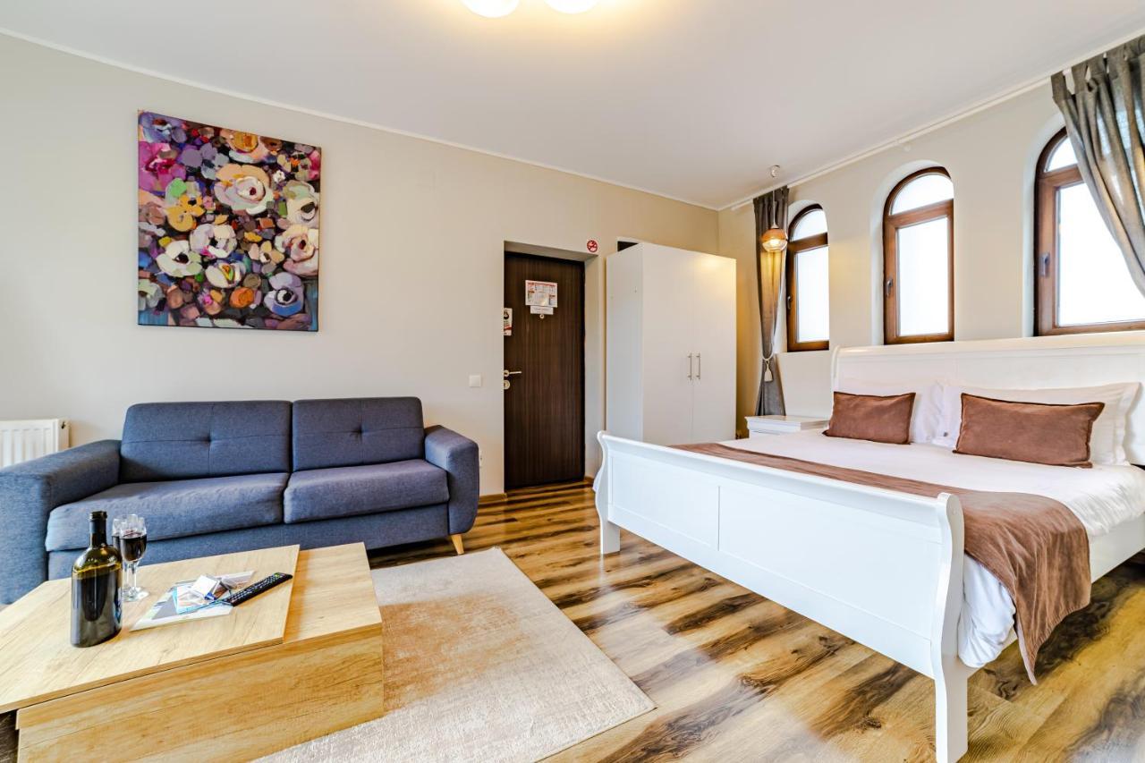 Yael Luxury 2 *